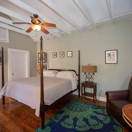 Bed and Breakfast Maison De Macarty Новый Орлеан Экстерьер фото